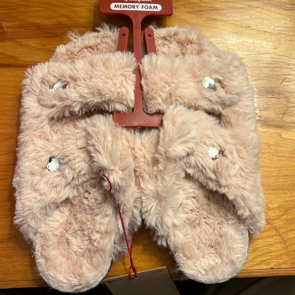 Pink slippers - Picture 1 of 5